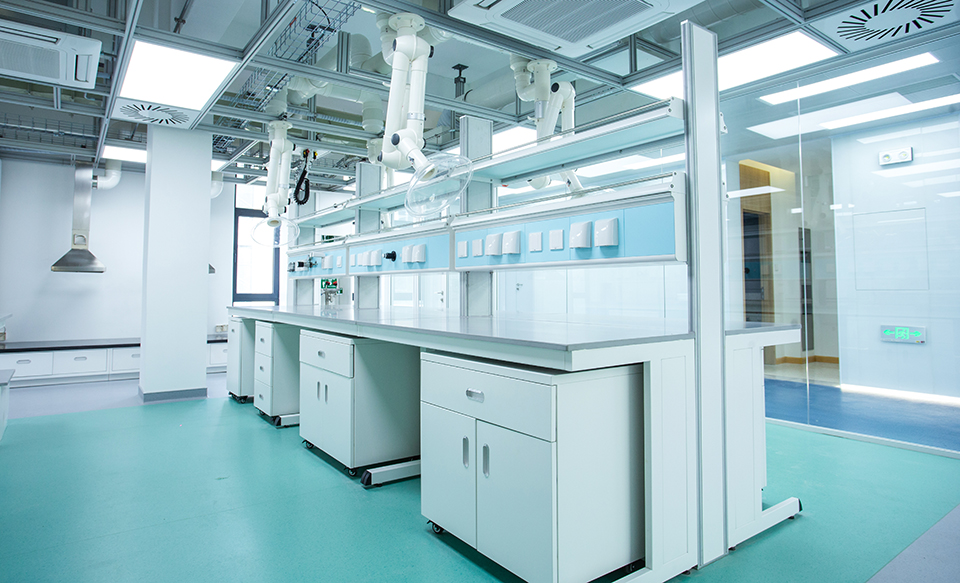 怎样选择适合的广州实验室装修设计公司，确保项目顺利进行？